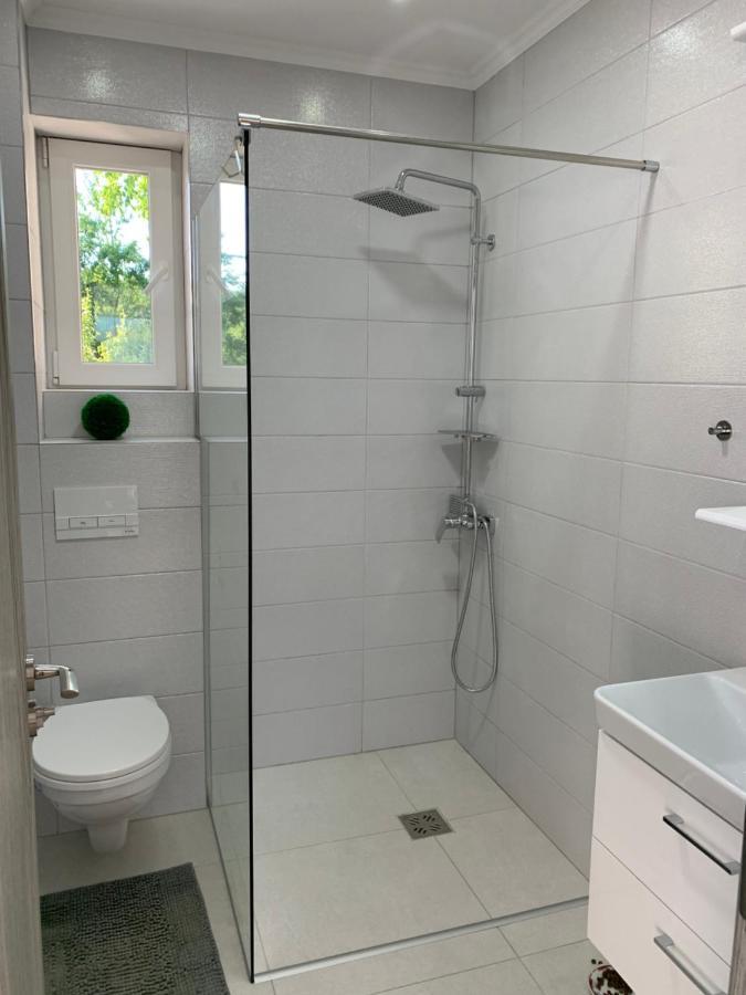 Viktoria House Villa โอดอร์เฮอู เซกุยเอสก์ ภายนอก รูปภาพ