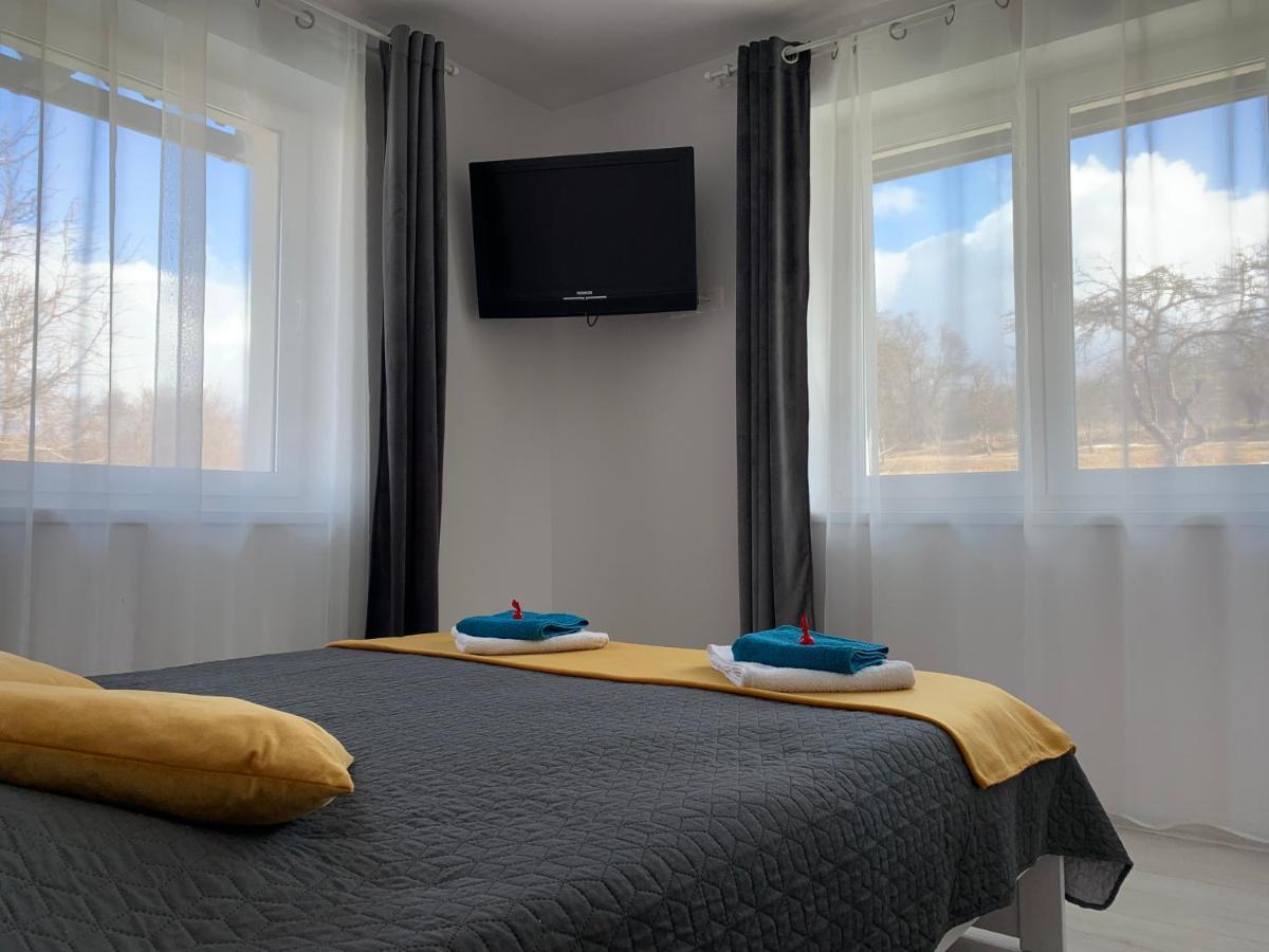 Viktoria House Villa โอดอร์เฮอู เซกุยเอสก์ ภายนอก รูปภาพ